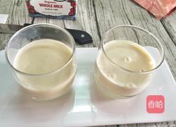 棉花糖可可香蕉奶昔的做法图解4