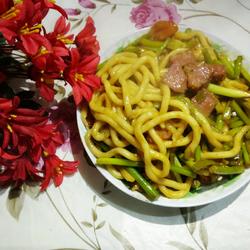 牛肉炒乌冬面的做法[图]