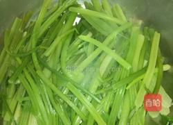 芹菜肉水饺的做法图解1