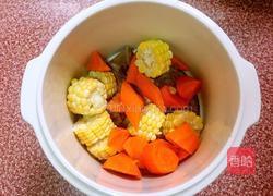 脊骨玉米胡萝卜汤的做法图解3