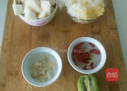 银耳雪梨美颜汤的做法图解2