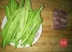 豆角炒肉的做法图解1