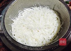 腊味炒粉米的做法图解1