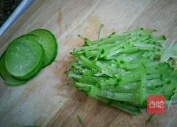 扇贝萝卜丝汤的做法图解2