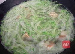 扇贝萝卜丝汤的做法图解4