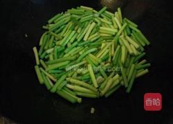 蒜苔腊肠的做法图解2
