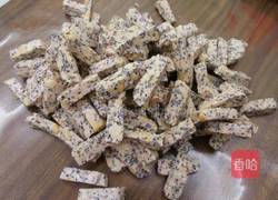 黑芝麻花生牛扎糖的做法图解9