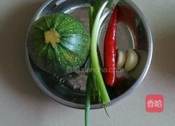 翠瓜炒木耳的做法图解1