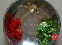 翠瓜炒木耳的做法图解3