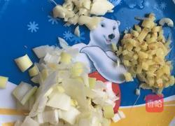 尖椒炒蛋的做法图解1