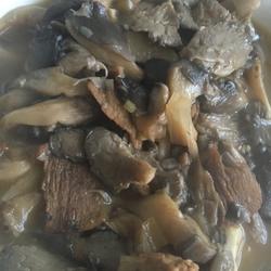 蘑菇炖肉