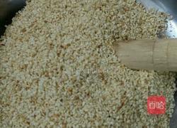 白芝麻花生牛扎糖的做法图解1