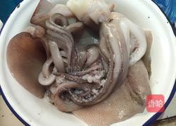 青椒炒鱿鱼的做法图解1