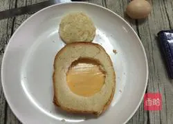 Illustration of how to make toast with sun eggs 2