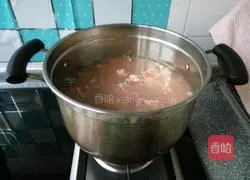 Illustration of how to make tomato stewed beef brisket 3