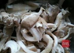 韭菜炒蘑菇的做法图解1