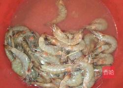 葱爆大虾的做法图解1