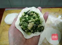 Illustration of how to make egg and fennel steamed buns 12