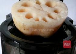 猪肉藕丸子的做法图解1