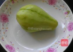 佛手瓜炒鸡丁的做法图解1