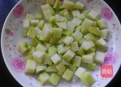 佛手瓜炒鸡丁的做法图解2