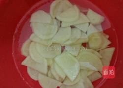油焖土豆炒肉片的做法图解1