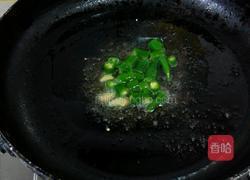 青红椒爆苤蓝丝的做法图解4