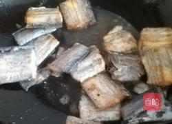 糖醋带鱼的做法图解2