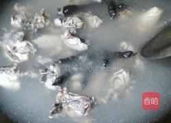 竹荪炖乌鸡的做法图解2