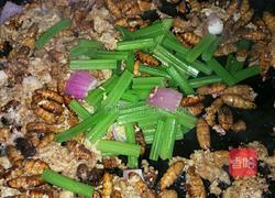 香煎蚕蛹的做法图解5