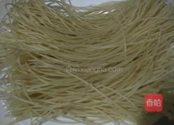 炒冷面的做法图解1