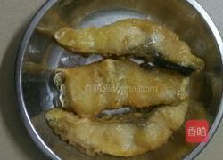 蕃茄煮炸鱼的做法图解1