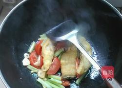 蕃茄煮炸鱼的做法图解7