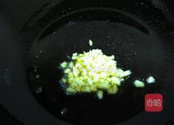 西兰花炒木耳的做法图解3