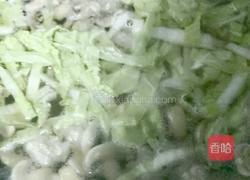 平菇丸子汤的做法图解6