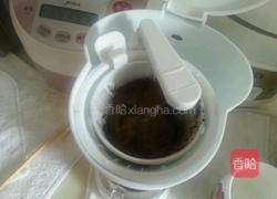 牛奶咖啡的做法图解2