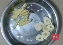  西兰花炒肉片的做法图解2