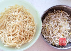 豆芽炒闷饼的做法图解1