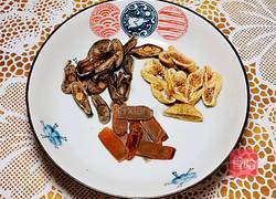 高麗參鹿尾巴燉乳鴿的做法图解2