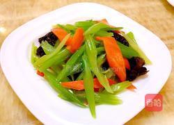 凉拌芹菜的做法图解5