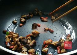 香菇炒鸡蛋的做法图解2