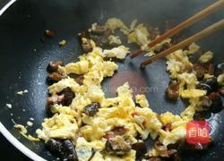香菇炒鸡蛋的做法图解4