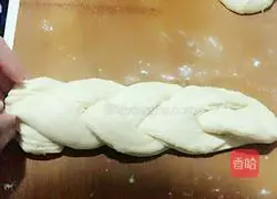 Illustration of how to make butter coconut hand-shredded bread 5