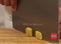 花旗参红枣炖鸡汤的做法图解3