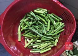 蒜薹炒肉的做法图解1