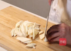 茭白炒肉的做法圖解1