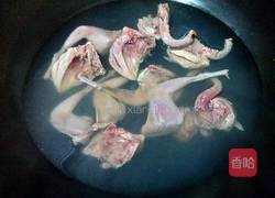 杜仲鹌鹑汤的做法图解2