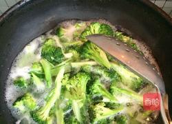 〖 西兰花炒木耳 〗的做法图解5