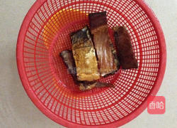香辣腊鱼块的做法图解2