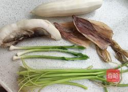 鱿鱼干煲五花肉的做法图解1